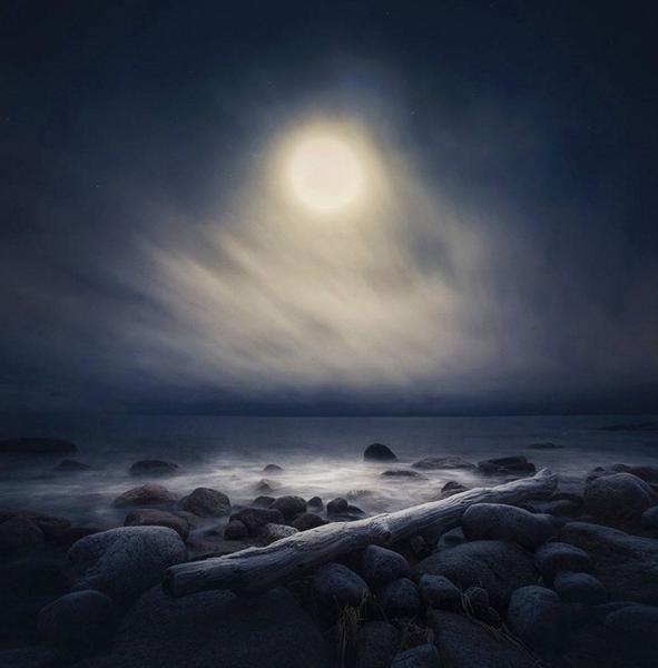 1. Luce dalla schiuma del mare