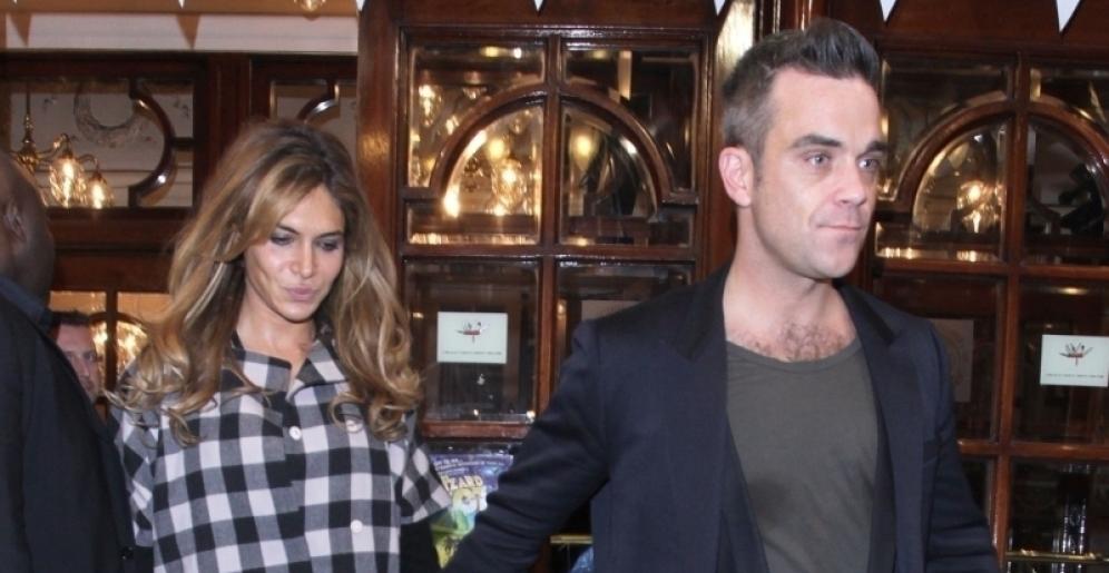 Robbie Williams e Ayda Field leaving The Palladium Theatre after The Royal Variety Show in London