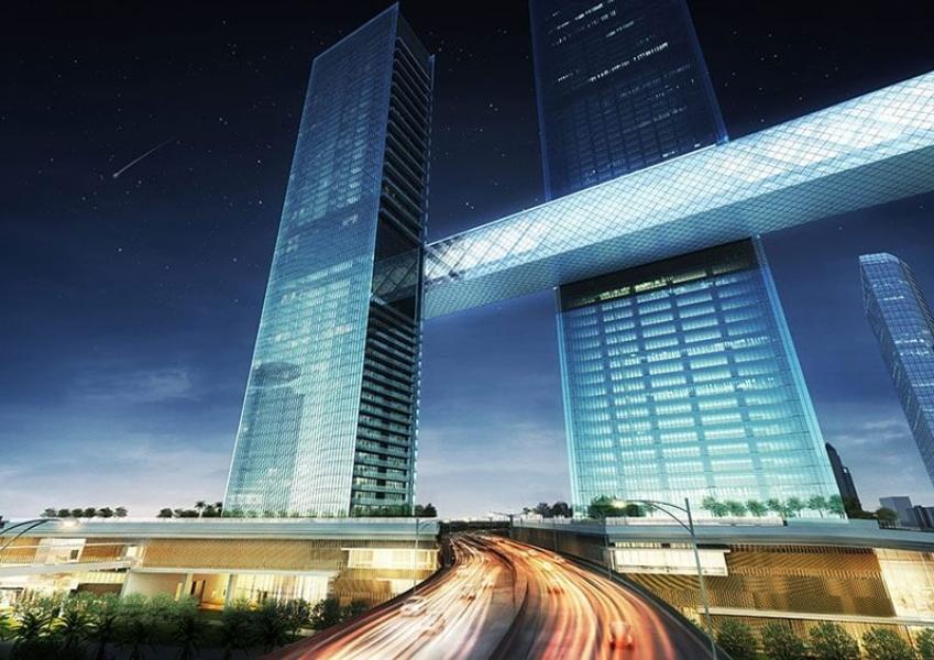Dalla torre sospesa a 100 metri di altezza