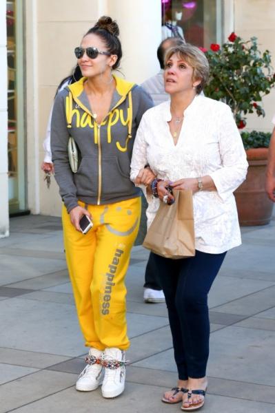 Jennifer Lopez has Happy written all over her on Valentine's Day