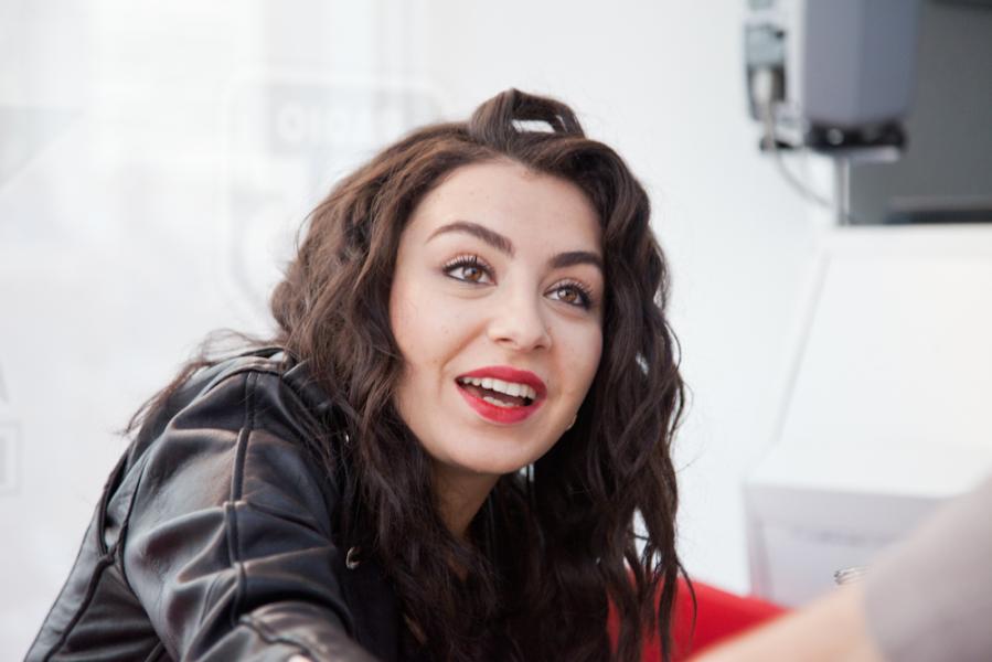 Charli XCX e le tante novità: un singolo, un Ep ed una nuova etichetta