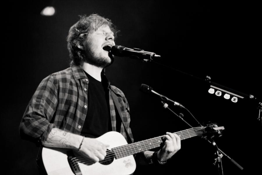 Ed Sheeran spende 2000 sterline in giocattoli