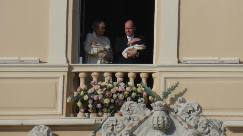 Albert II ripara dal sole Jacques (1)